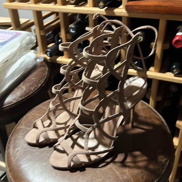 Schultz caged heel - Picture 3 of 5